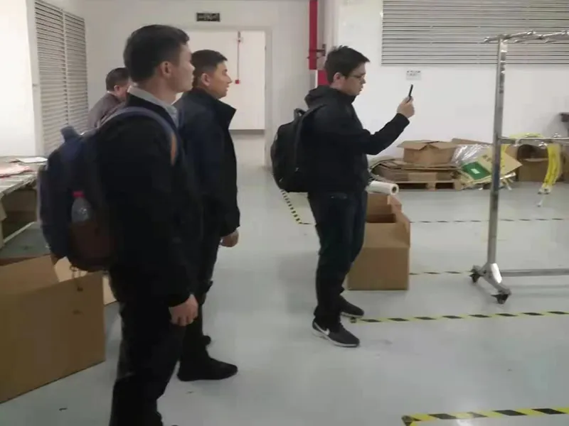 Welcome foreign customer representatives to visit our factory!